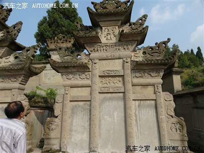 金沙冷水河,省重点文物保护单位《敖家坟石刻》.