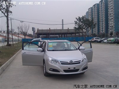 比亚迪白色好还是黑色好啊?