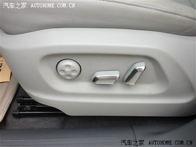 进口黑色运动版和国产火山红舒适版提车对比作