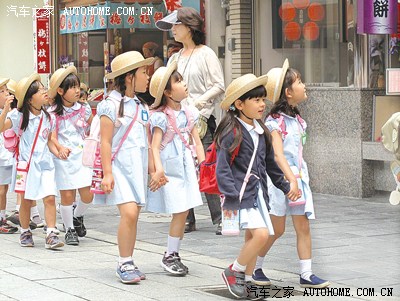 [转]日本不接送孩子上学