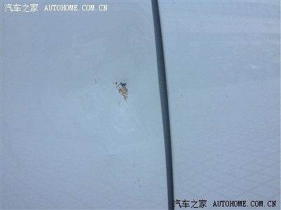车无缘无故被刮了,凹进去了一片,而且露底漆了