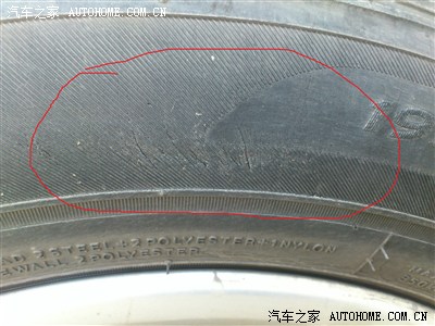 图 前轮胎出现裂纹,需要换轮胎吗?