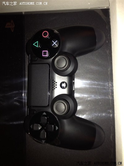 今天香港买了最新的ps4,给奥拓车友们观赏