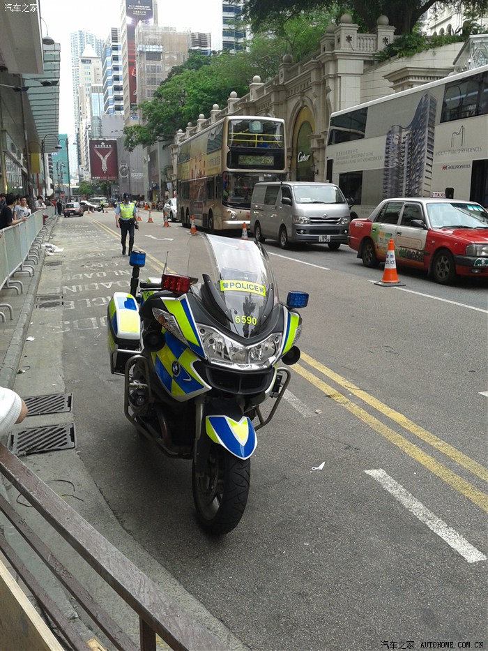 路遇丰田普锐斯混合动力警车