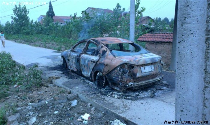 【图】江淮和悦车龄一年半行驶中自燃厂家至知