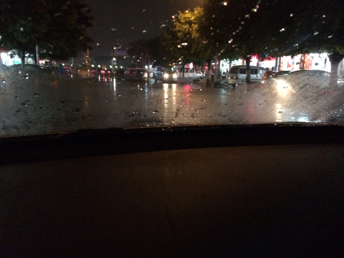 挡风玻璃外面起雾