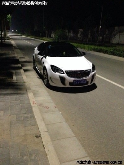 君威白色的贴黑顶会不会被交警查,或者审车过不去.