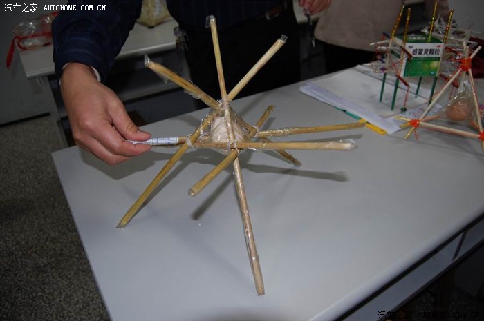 鸡蛋撞地球的设计原理是什么?