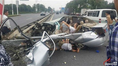 江苏省丹阳市花冠车特大车祸!心凉!恐怖!