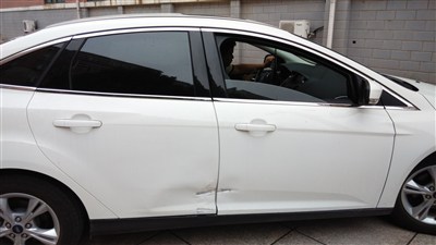 请教大侠们,车子刮擦是钣金还是换门?