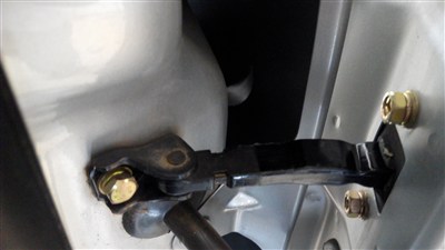 车门铰链限位器位置开门关门吱吱响用什么润滑剂啊?
