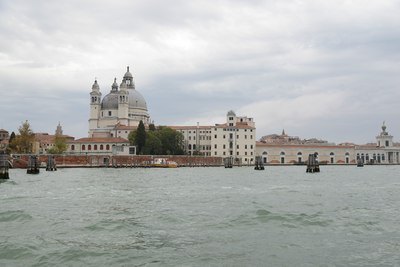 歹妹子陪我游欧洲 乌鲁木齐直飞 (二)