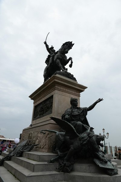 歹妹子陪我游欧洲 乌鲁木齐直飞 (二)