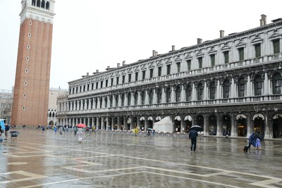 歹妹子陪我游欧洲 乌鲁木齐直飞 (二)