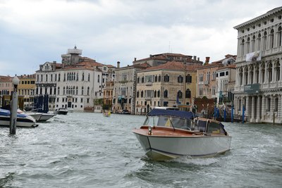 歹妹子陪我游欧洲 乌鲁木齐直飞 (二)