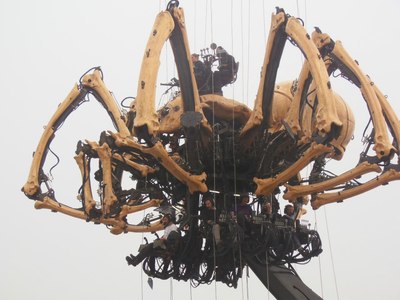 巨型机器蜘蛛鸟巢景观大道表演_北京_手机汽车之家