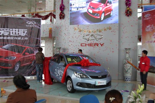 【新风云2威海上市 车模现场演绎骑马舞_威海