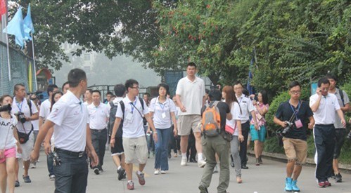 【看万宝行童悦之家姚基金希望小学篮球赛_济