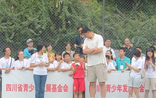 【看万宝行童悦之家姚基金希望小学篮球赛_济