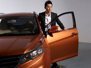 关于李晨助力陆风X5演绎“活出本色”的毕业论文格式范文