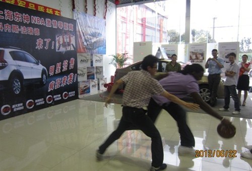 【图】NBA球星激情0距离肯尼斯现场大比拼