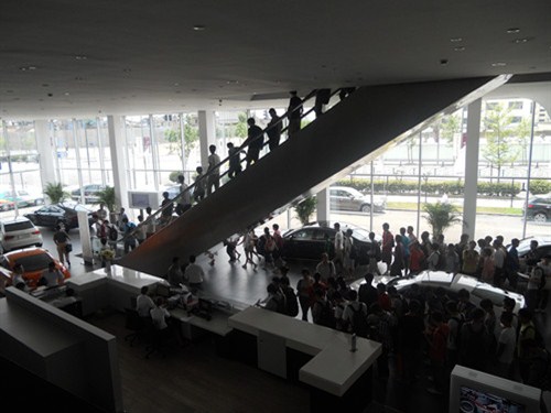 【图】上海工程技术大学 学生来我店参观