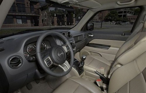 【Jeep自由客向往自由理念 活出棱角人生_港龙