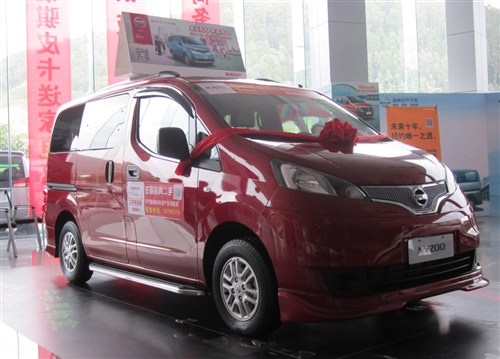 深圳画仓 郑州日产--2013款NV200广告