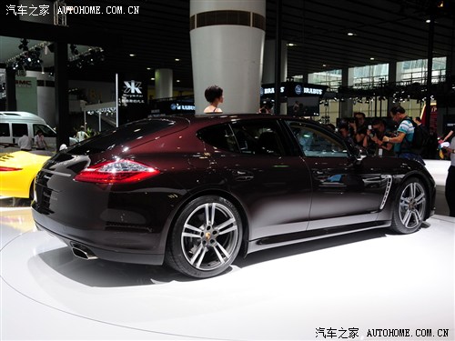 V܇չPanamera Platinumȫװl(f) ܇֮