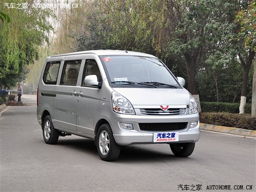 【五菱荣光S核心卖点及六大心动配置解析!_柳