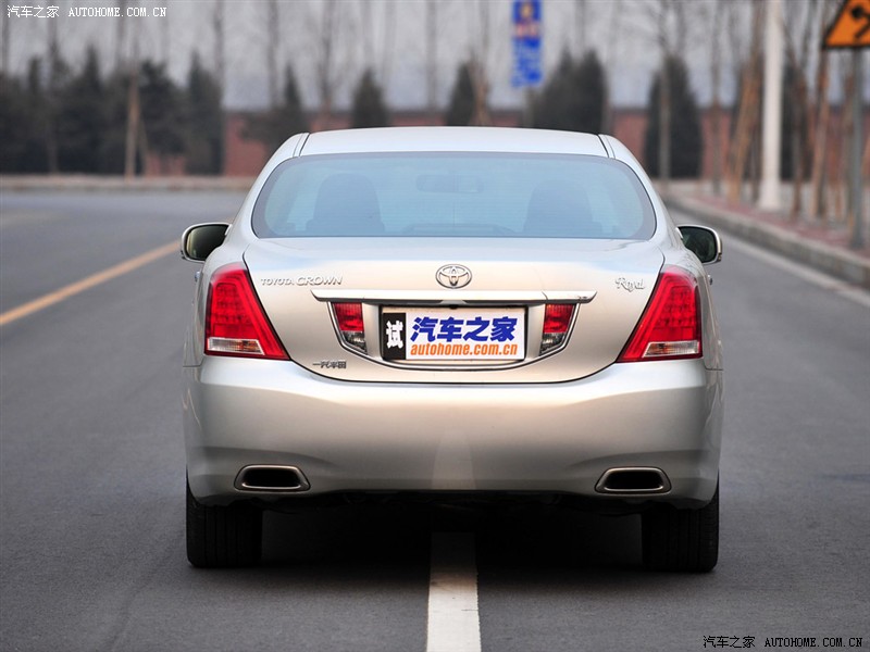 一汽丰田 皇冠 2010款 V6 2.5 Royal 真皮导航版 车身外观656556 点击进入下一页 一汽丰田 皇冠 2010款 V6 2.5 Royal 真皮导航版 车身外观656556 点击进入下一页