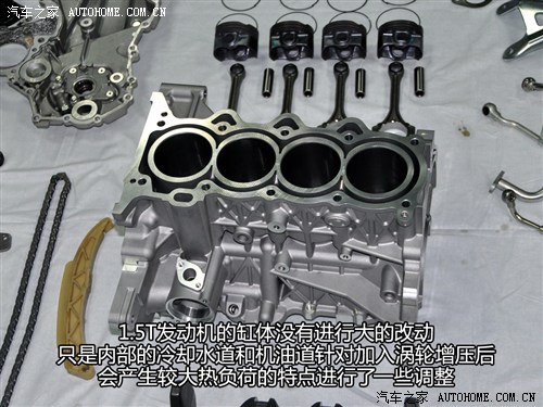     安装于缸体上的爆震传感器也会及时将发生爆震的