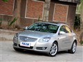 君威