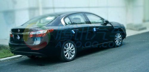 进口加速 雷诺Latitude国内谍照曝光 汽车之家