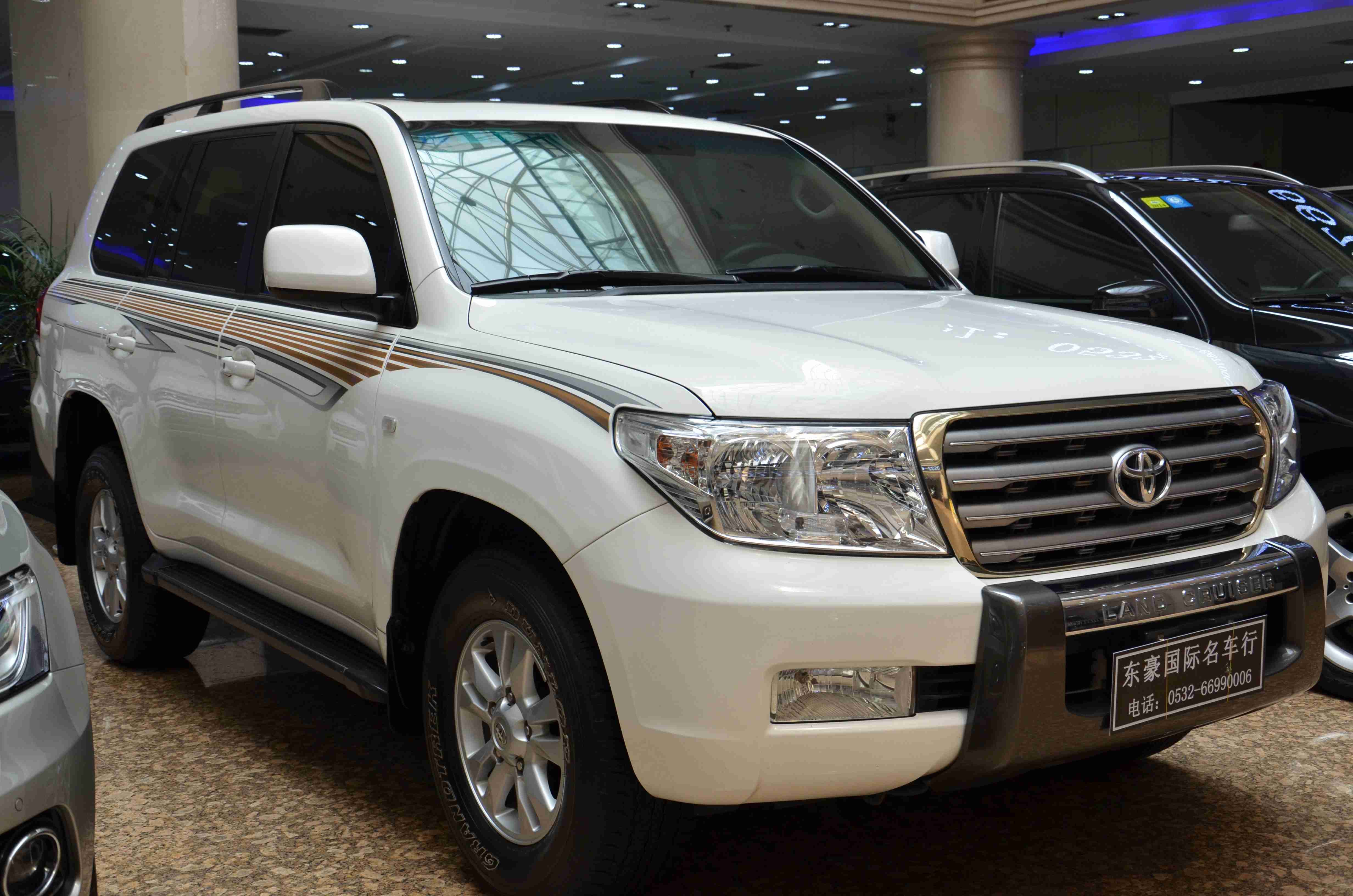 丰田 陆地巡洋舰 白色 2012.12上牌 5万公里 东豪国际二手车出售