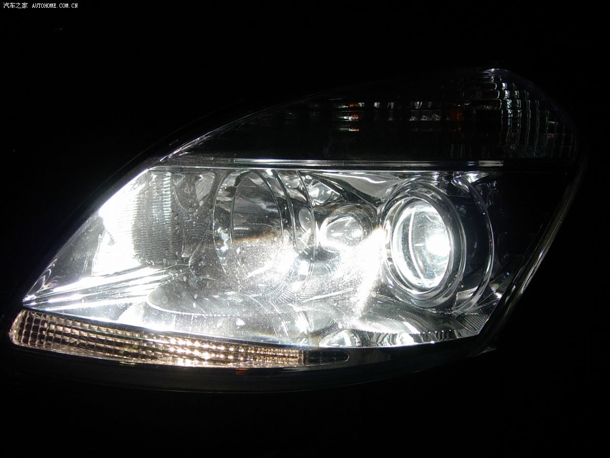 新车发几张晚上的车灯图片