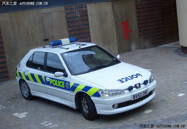 这警车,police标志怎么是这样?