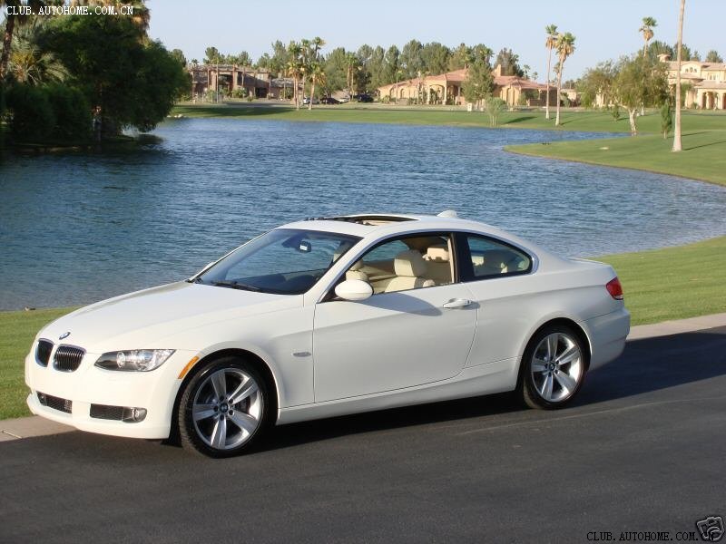 宝马335i,奥迪tt双门跑车的后座