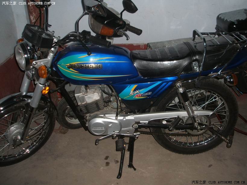 看看我的搜藏版两冲程金城ax100摩托车,至今还在