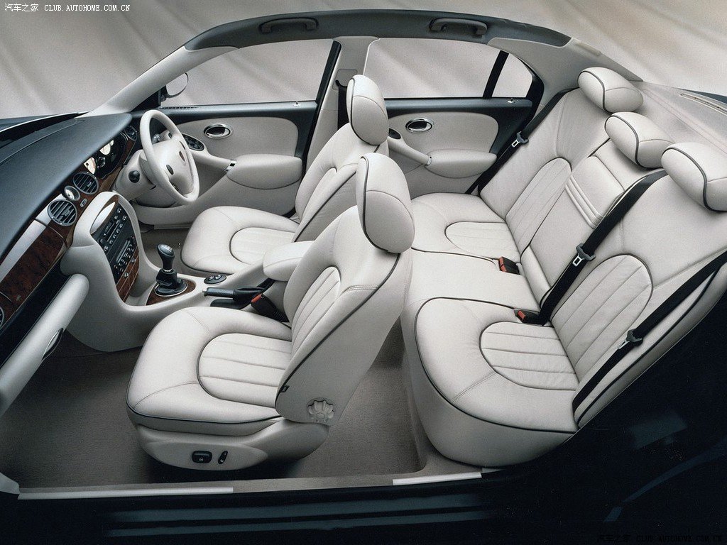 原装罗孚75的浅色内饰,外观.是是高档很多.