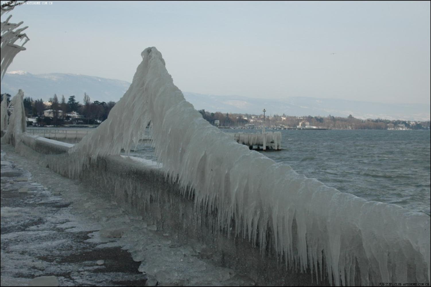 说是我国南方雪灾的相片,其实都出自这里,这是国外某地的"冰灾"照片