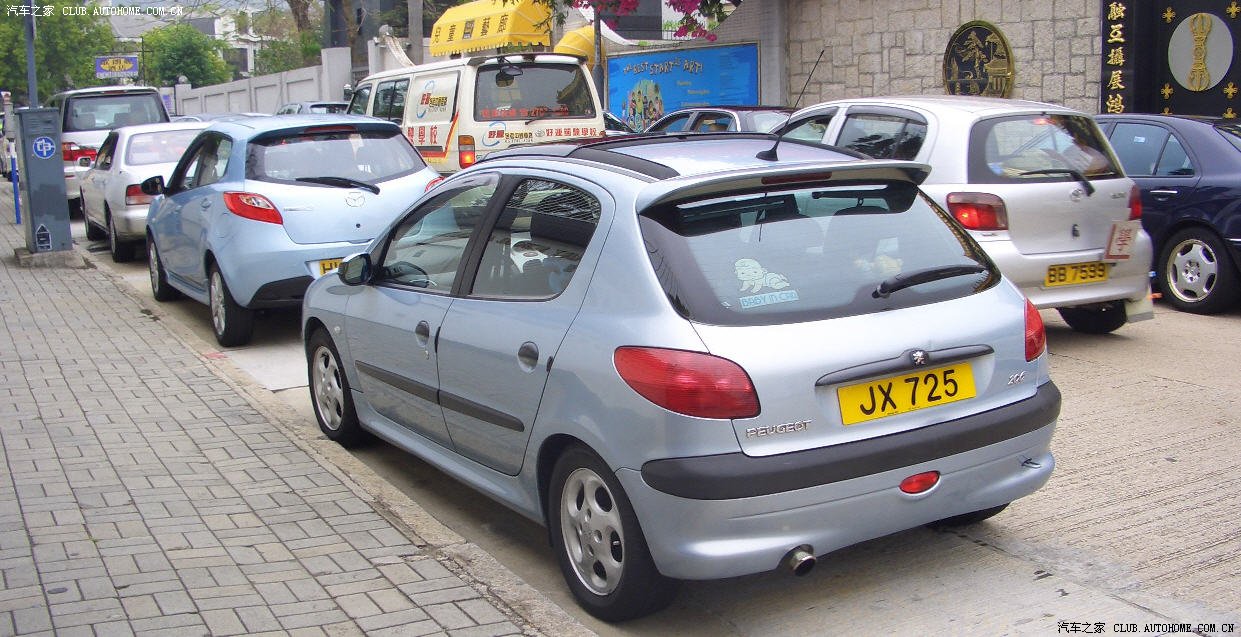 马2在香港好多的,因为车里有人所以就没拍正面的.前马2后206