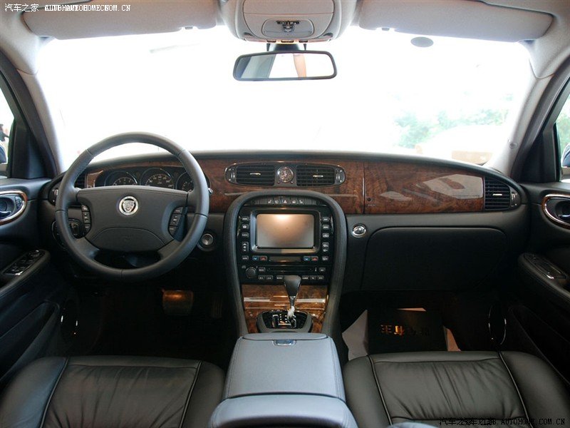 对比一下名爵7罗孚75和捷豹xj