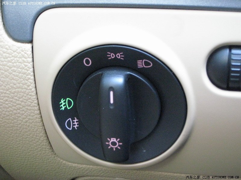 【请教】我的后雾灯指示灯是不是坏了?