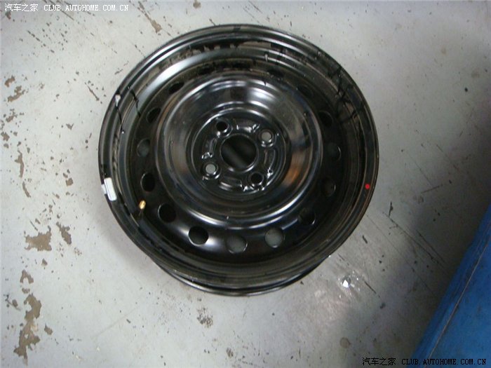 拆下来就剩这个光秃秃黑乎乎的毂辘