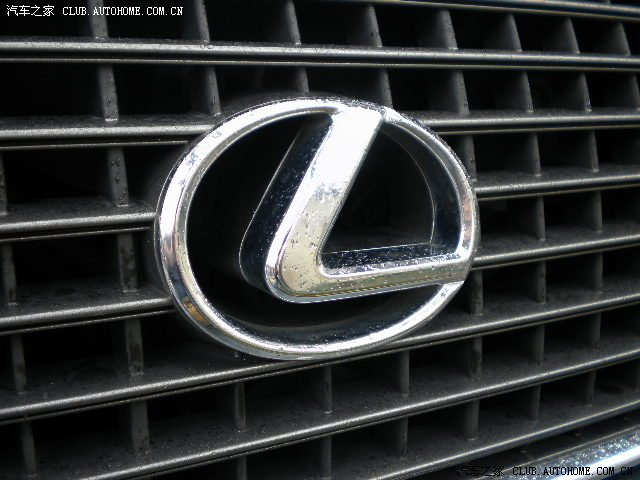车头的凌志车标.历久如新