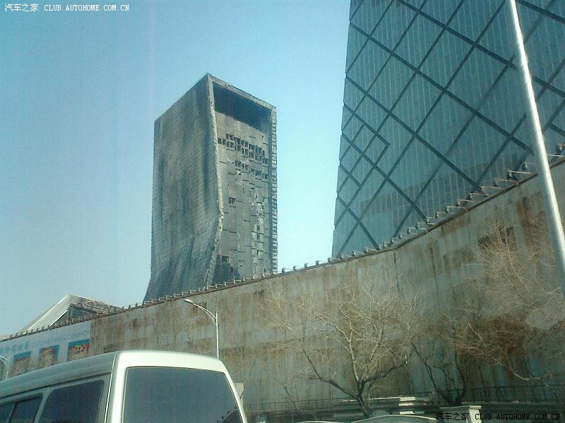 路过央视副楼惨状