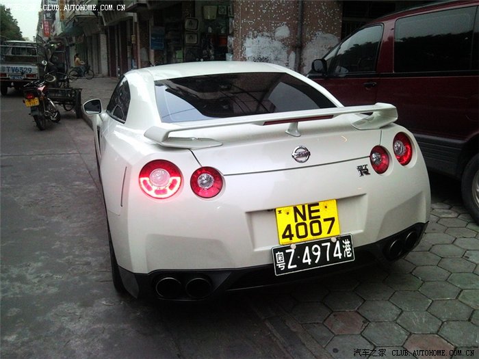 下午在马路边碰到一部深港牌照gtr,进来看看吧!