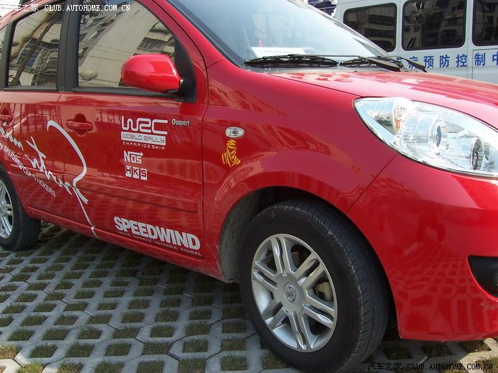 红精灵全车个性车贴今日终于完工,上全方位精彩写真啦
