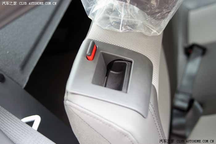 后备箱盖上的逃生拉环,我还没拉过.